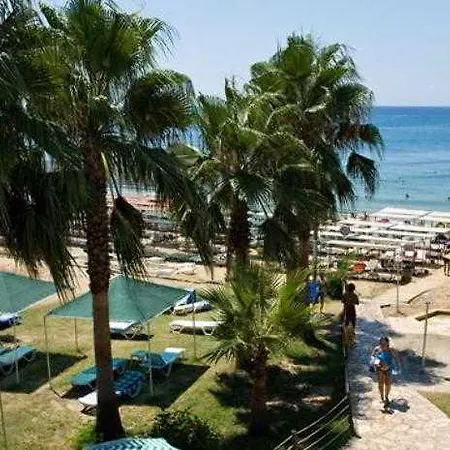 منتجع أرماس غرين فوغلا بيتش 4*